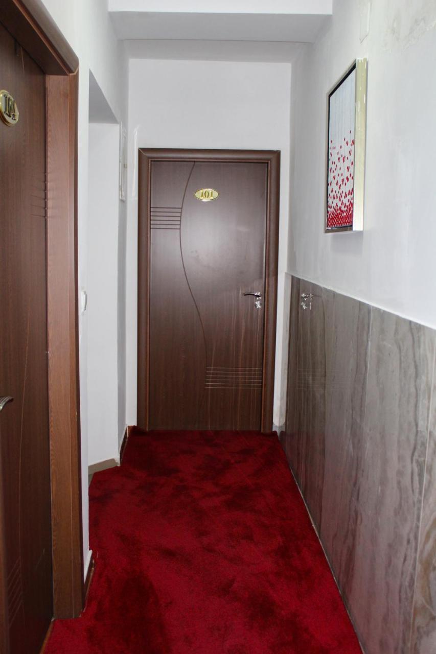 Hotel Kika Prishtinë Ngoại thất bức ảnh