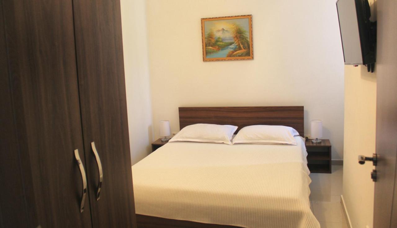 Hotel Kika Prishtinë Ngoại thất bức ảnh